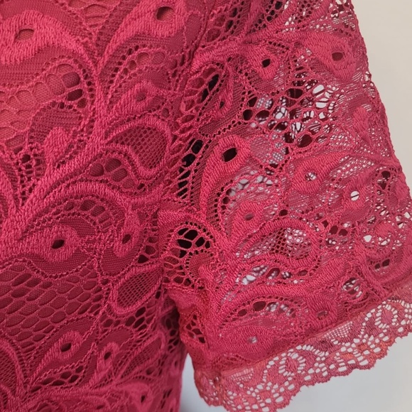 Red Backless Dress with Lace Details - Picture 5 of 5